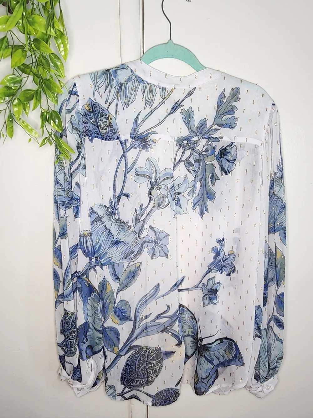 ✨ Chico’s Painted Wings Blouse NWT Blue Floral Butterfly Gold Detail ✨ - Picture 2 of 9